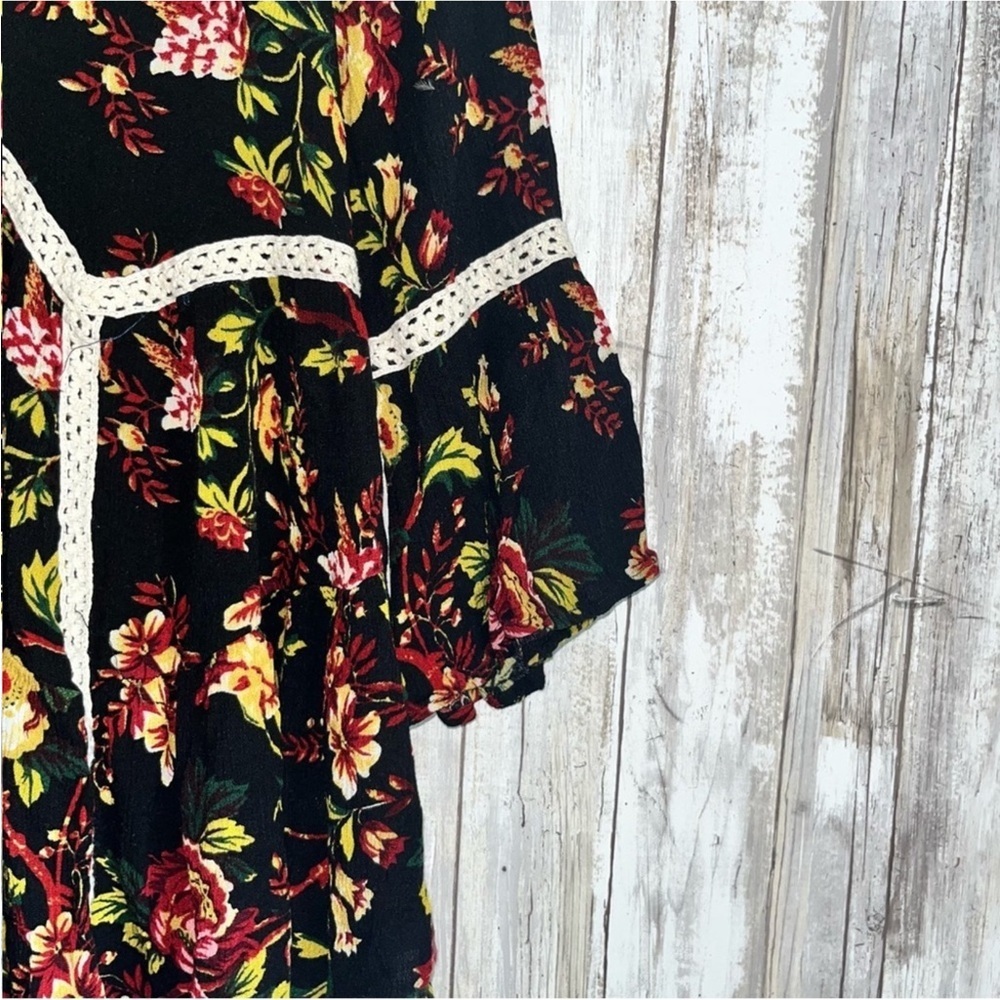 Jodifl Dark Floral Blouse - Picture 3 of 4
